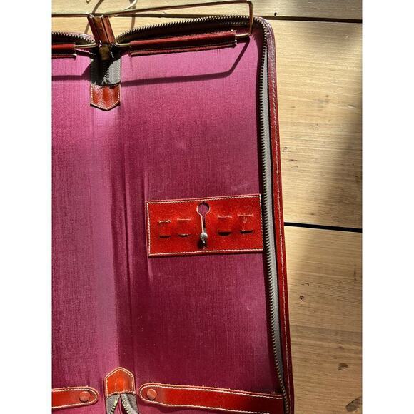 Vintage Men's Red Tone Leather Neck Tie Holder.Genuine Leather. Stitched. Travel - Picture 4 of 9